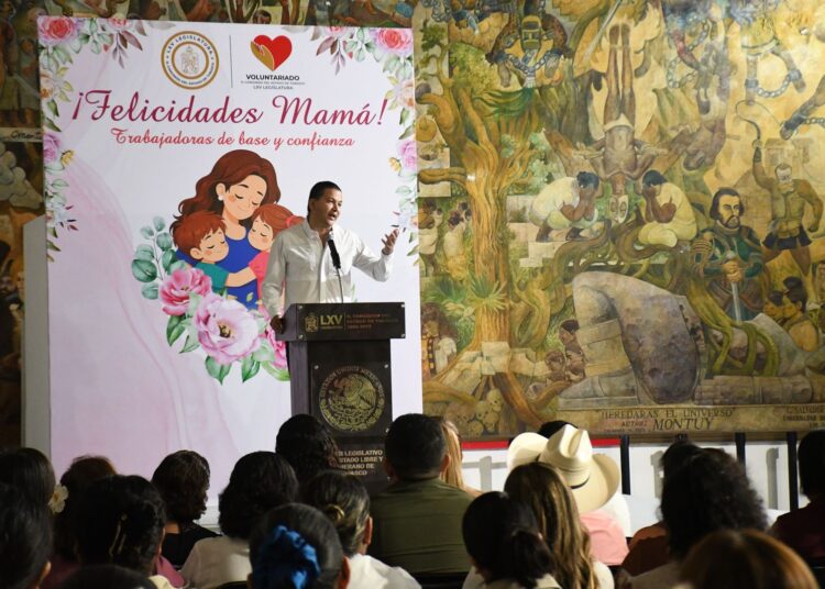 Celebran a las mamás trabajadoras del Congreso del Estado