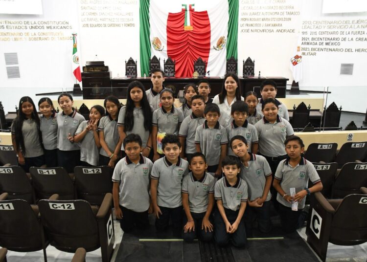 Recibe el Congreso la visita de alumnos de primaria
