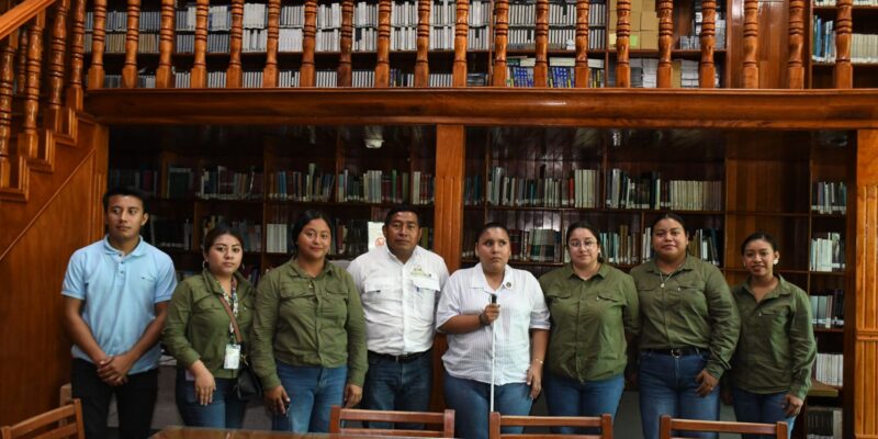 Recibe la legisladora Liliana Coutiño a jóvenes estudiantes de la Universidad Intercultural