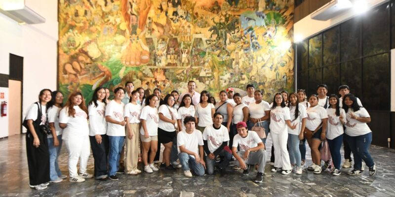 Integrantes del Programa “Los Jóvenes Unen al Barrio” acuden al Congreso del Estado