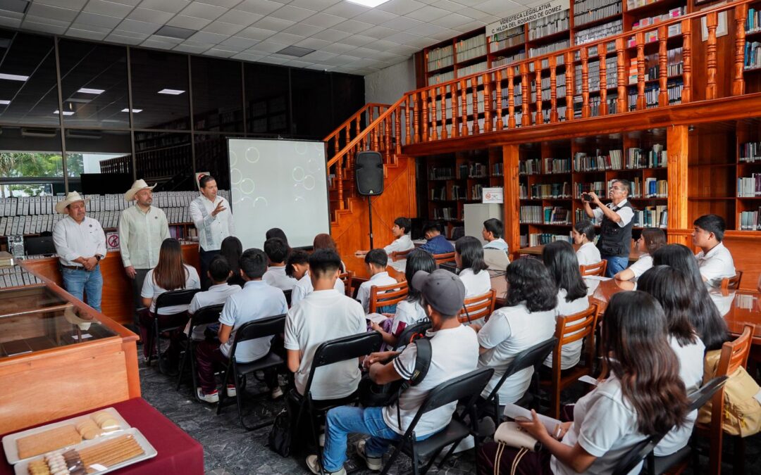 Estudiantes del Ejido Guayal del municipio de Tacotalpa acuden al Congreso