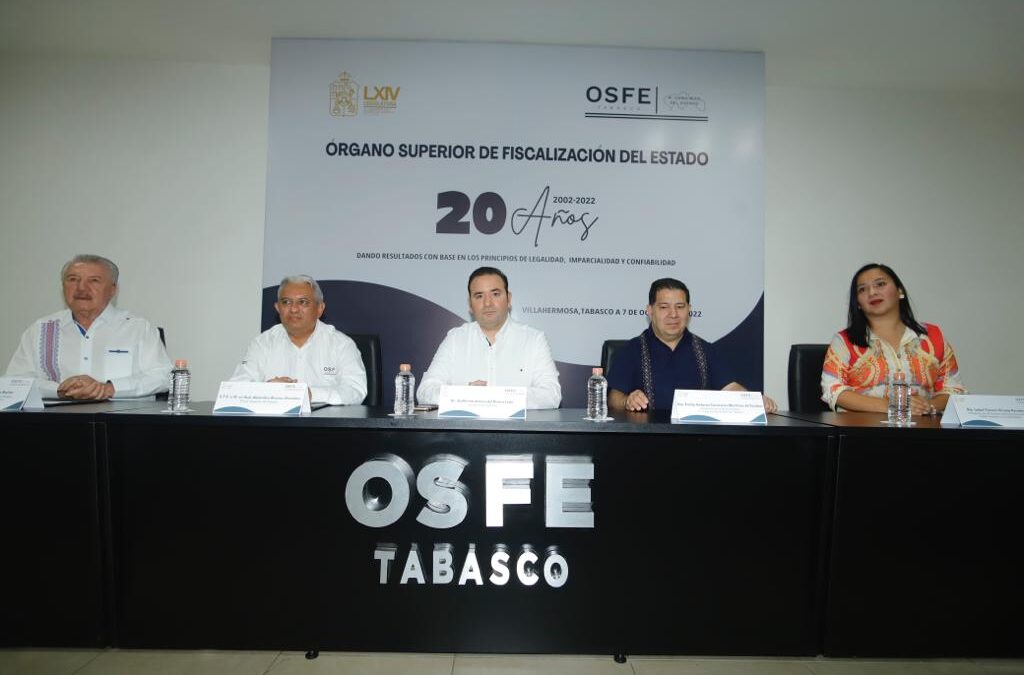 Develan placa conmemorativa por 20 años de creación del OSFE Tabasco
