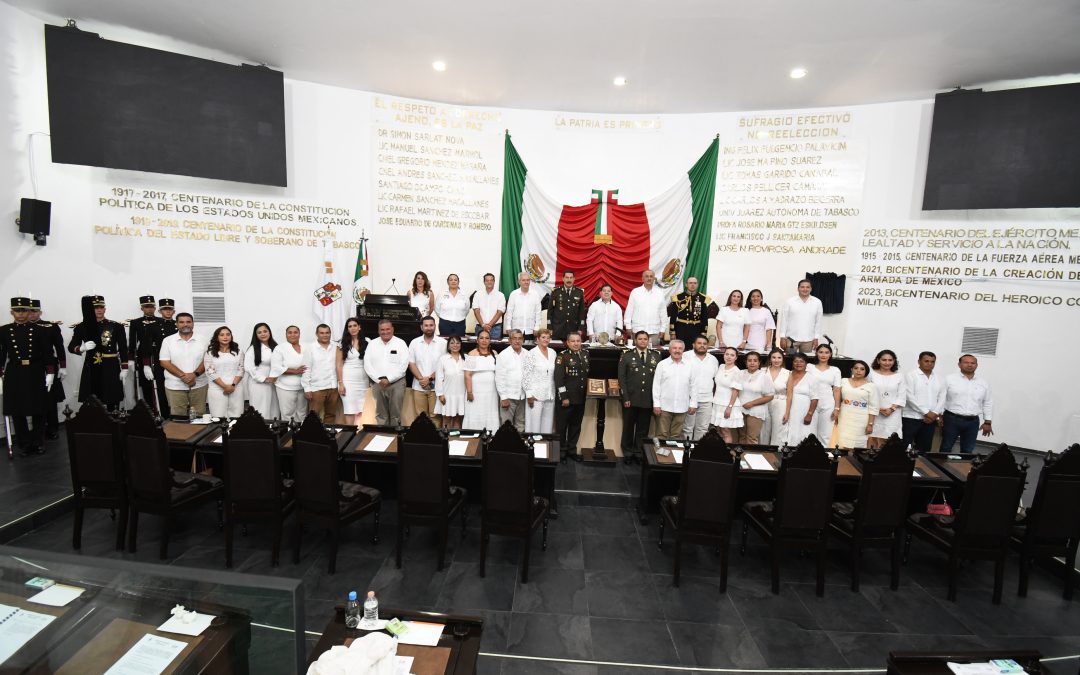 Inscribe LXIV Legislatura en letras doradas leyenda “2023, Bicentenario del Heroico Colegio Militar”